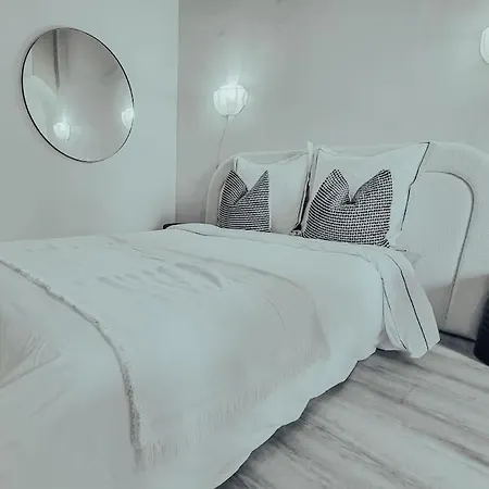 Opium Apartment *